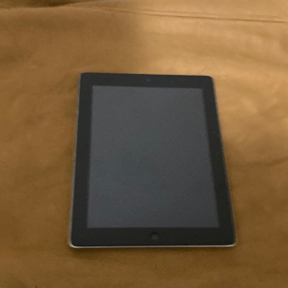 It works fully functional,ipad come with a charger,  good shape by no cracks etc - Picture 1 of 2